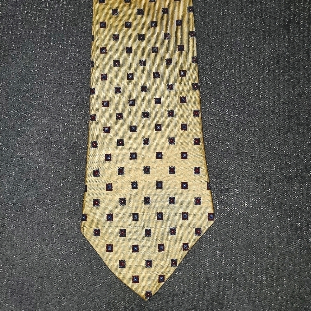 RACQUET CLUB PALE YELLOW TIE WITH SMALL SQUARE PATTERN NEW